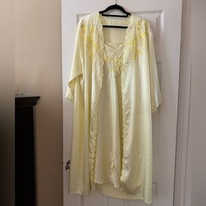 Elegant Yellow Lace Trim Nightgown Set